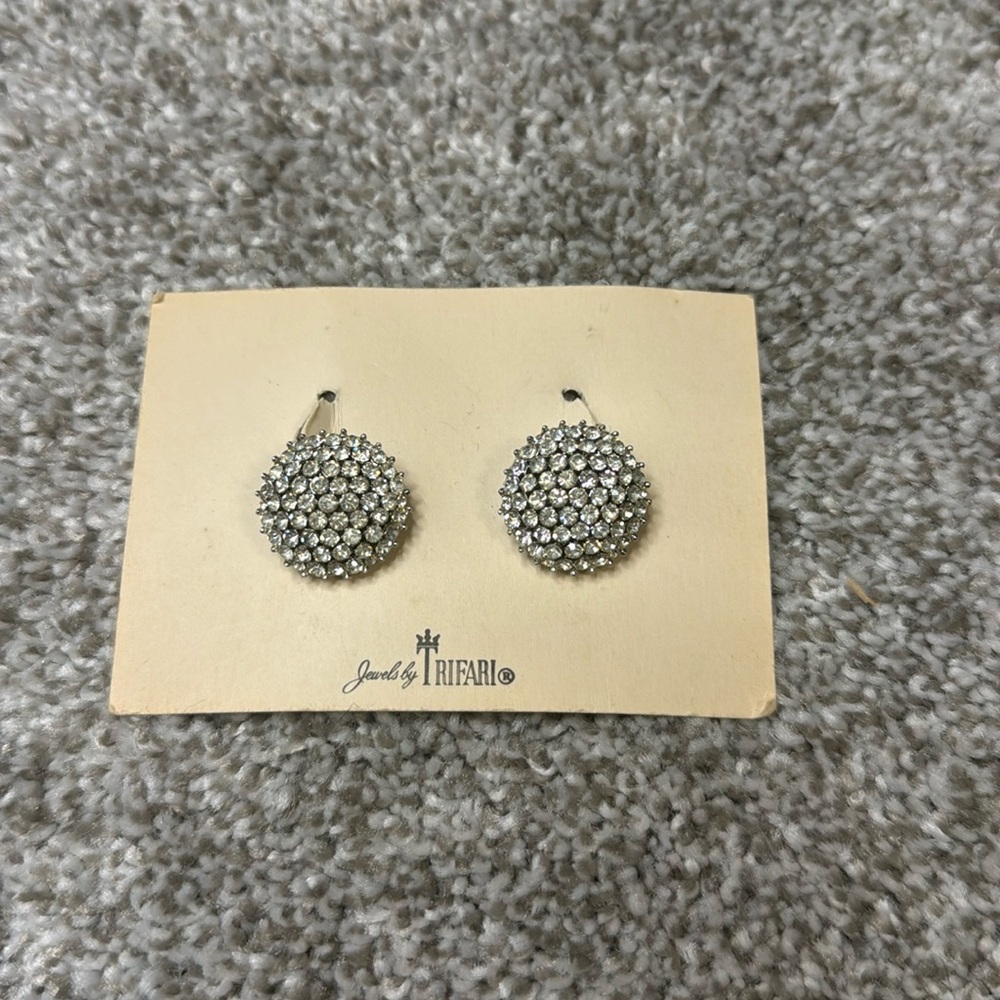 NWT Vintage Trifari Clip-on Earrings